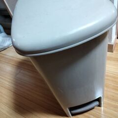 24✕35✕40cmのゴミ箱の画像