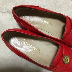 正規品 ヴィンテージ シャネル CoCoボタン ローファー 赤 37 23.5の画像