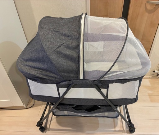 受付終了【未使用】ベビーベッド　折りたたみ　キャスター付き