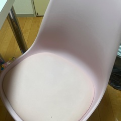 【すぐ取りに来てくださる方！】　ピンク チェア 穴あきありの画像