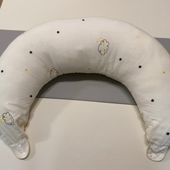 雲と星の授乳クッションの画像