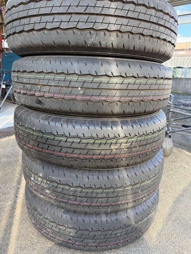ハイエース　新古品
夏タイヤ