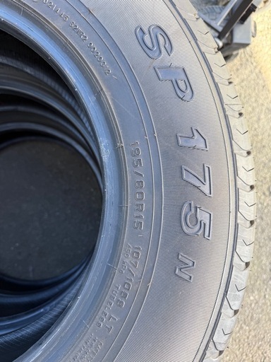 ハイエース　新古品
夏タイヤ