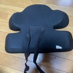 車の背もたれクッション　腰痛予防の画像
