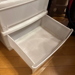 三段衣装ケースの画像