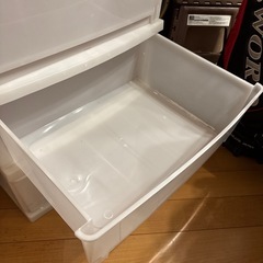 三段衣装ケースの画像