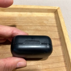 DAISO　ワイヤレスイヤホン　DG036-01　充電ケースの画像