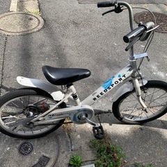 キッズ自転車とヘルメットセットの画像