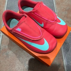 NIKE サッカー　フットサル　トレーニングシューズ　子どもの画像
