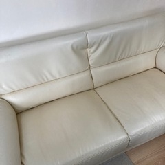 白いソファの画像