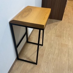 一枚板スツールブラック脚の画像