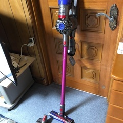 Dyson V7 ⑤  モーターヘッド2台 ＋ 幅広ノズル ＋ 壁取付充電スタンド の画像