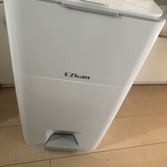 ほぼ未使用　おむつ、ペット用ゴミ箱の画像