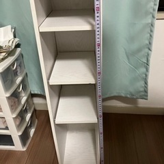 収納ボックスと扇風機の画像