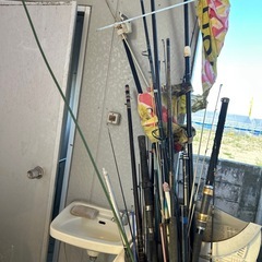 流し台ステン？　草刈機、古びた水槽、竿他 の画像