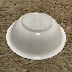 シンプル陶器のお皿の画像