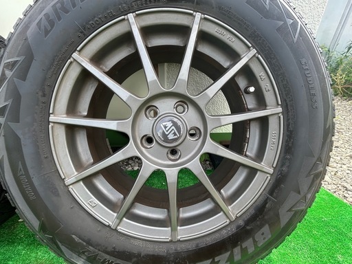 235/65R17の BRIDGESTONE BLIZZAK
