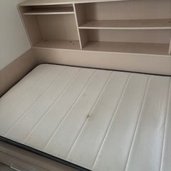 棚付きベットの画像