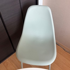 モダンホワイトテーブル&チェアセットの画像