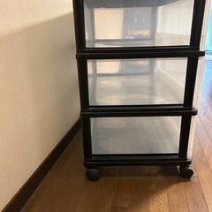 キャスター付き3段収納チェストの画像