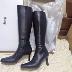 【まだ受付中・送付可能】中古美品 esche エッシュ 上品パンツスーツ ベージュ 42 早い者勝ちです✨✨の画像