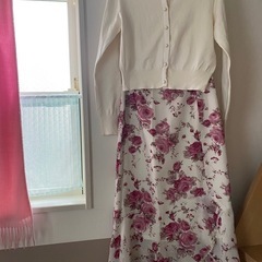 レストローズ　花柄スカート　白 ピンクの画像