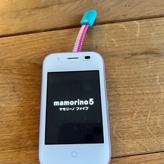 キッズ携帯　セコム　mamorino5 充電器、付属ありの画像