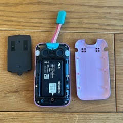 キッズ携帯　セコム　mamorino5 充電器、付属ありの画像