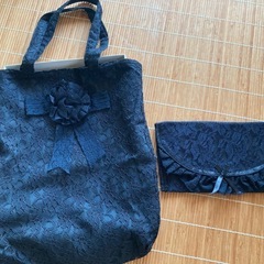 新品　黒レースの手提げバッグとポーチのセットの画像