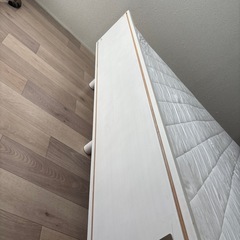 ダブルベッドとマットレスの画像