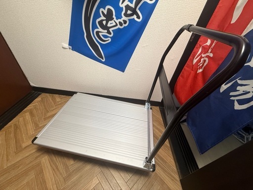 大きめ折りたたみアルミ台車(¥19,778で購入)