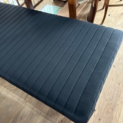 シングルベッド  黒  足付きタイプの画像