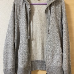 ユニクロ パーカー Mサイズの画像