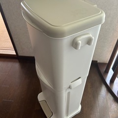 ペダル開閉２段縦型ゴミ箱の画像