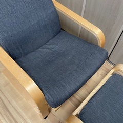 オットマン付きチェアの画像
