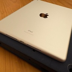 【美品】Apple iPad 第9世代 64GB Logitechキーボード付きの画像