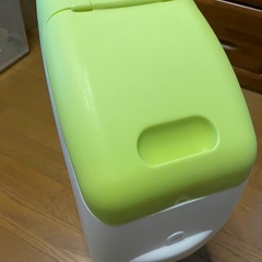 赤ちゃん　オムツ　ゴミ箱の画像
