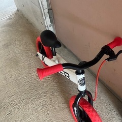 子供用　足蹴り自転車
の画像