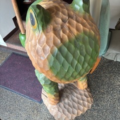 木彫りのカエルの画像
