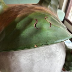 木彫りのカエルの画像