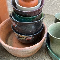 陶器鉢 壺、プラスチック 花瓶 カップ セットの画像