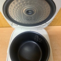 ♦ヤマダ 電機マイコンジャー炊飯器 【2022年製】YEC-M10G1の画像