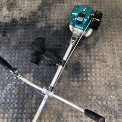 実働　マキタ製　普通のガソリンで動く草刈機　4サイクルOHVエンジン　MEM427　刈払機の画像