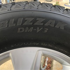 スタッドレスタイヤの画像