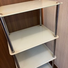 収納家具ガラス製の画像