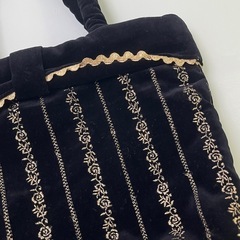 ハンドバッグ　ベロア　秋冬　黒　金　薔薇柄　の画像