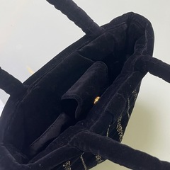 ハンドバッグ　ベロア　秋冬　黒　金　薔薇柄　の画像