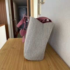ハート型チャーム付きバッグの画像