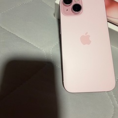 美品　iPhone15 ピンク　256GBGBの画像