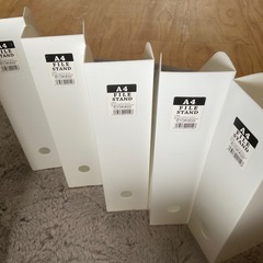 ［定型文お断り］A4ファイル 白  中古 5つの画像